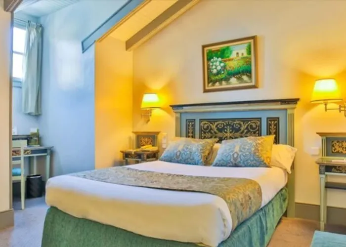 Отель Palacio De Velada 4*