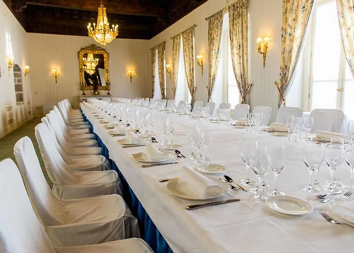 팔라시아 데 벨라다 호텔 Ávila