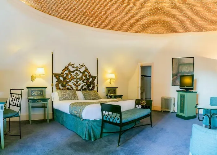 Отель Palacio De Velada 4*