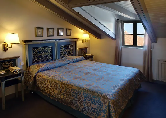 Отель Palacio De Velada 4*